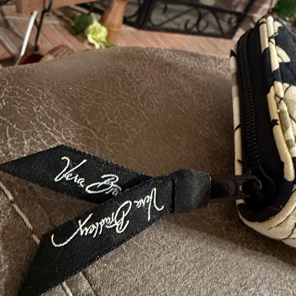 Vera Bradley Zip Around Wallet! Like New! Beautiful Dogwoods!🌸🌸🌸 - Picture 3 of 4